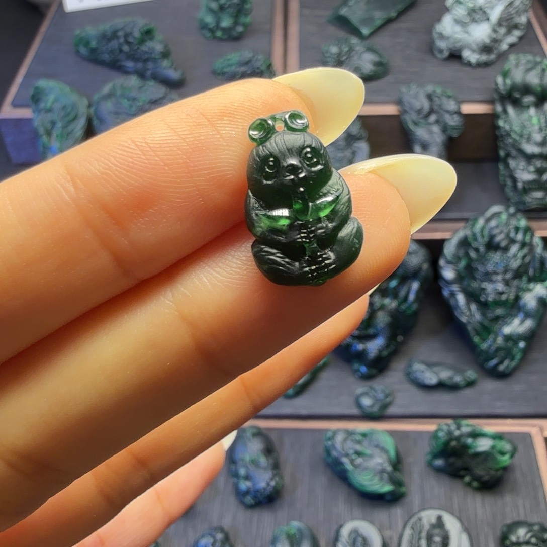 定制翡翠未镶嵌熊猫