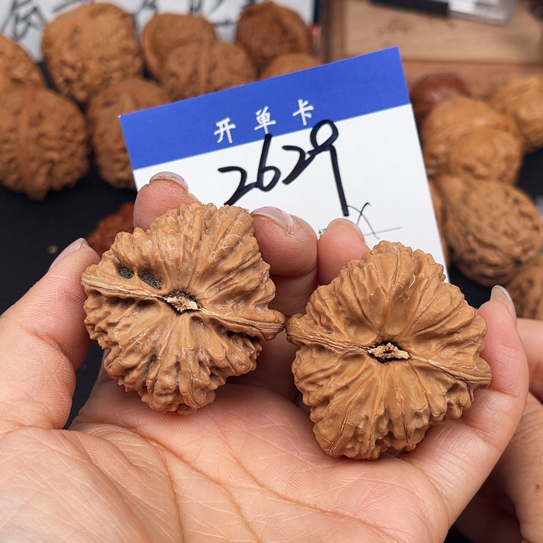 文玩核桃吊坠盖**啾平谷凹底41尺。 2629