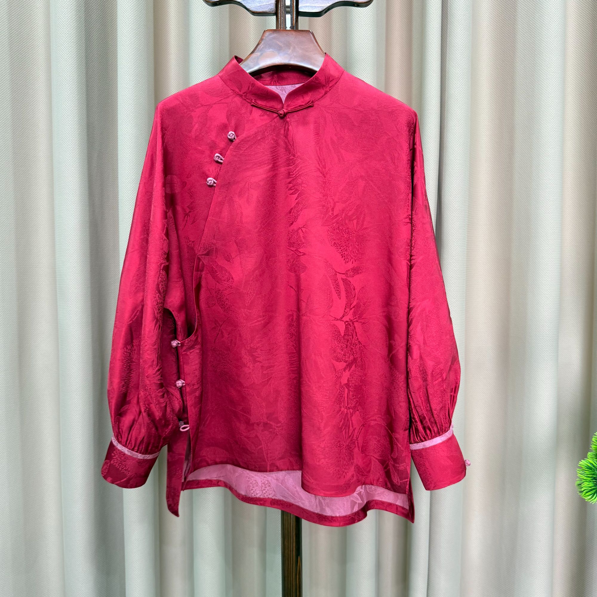 【20433】新中式提花缎手工扦边设计风姐姐服上衣