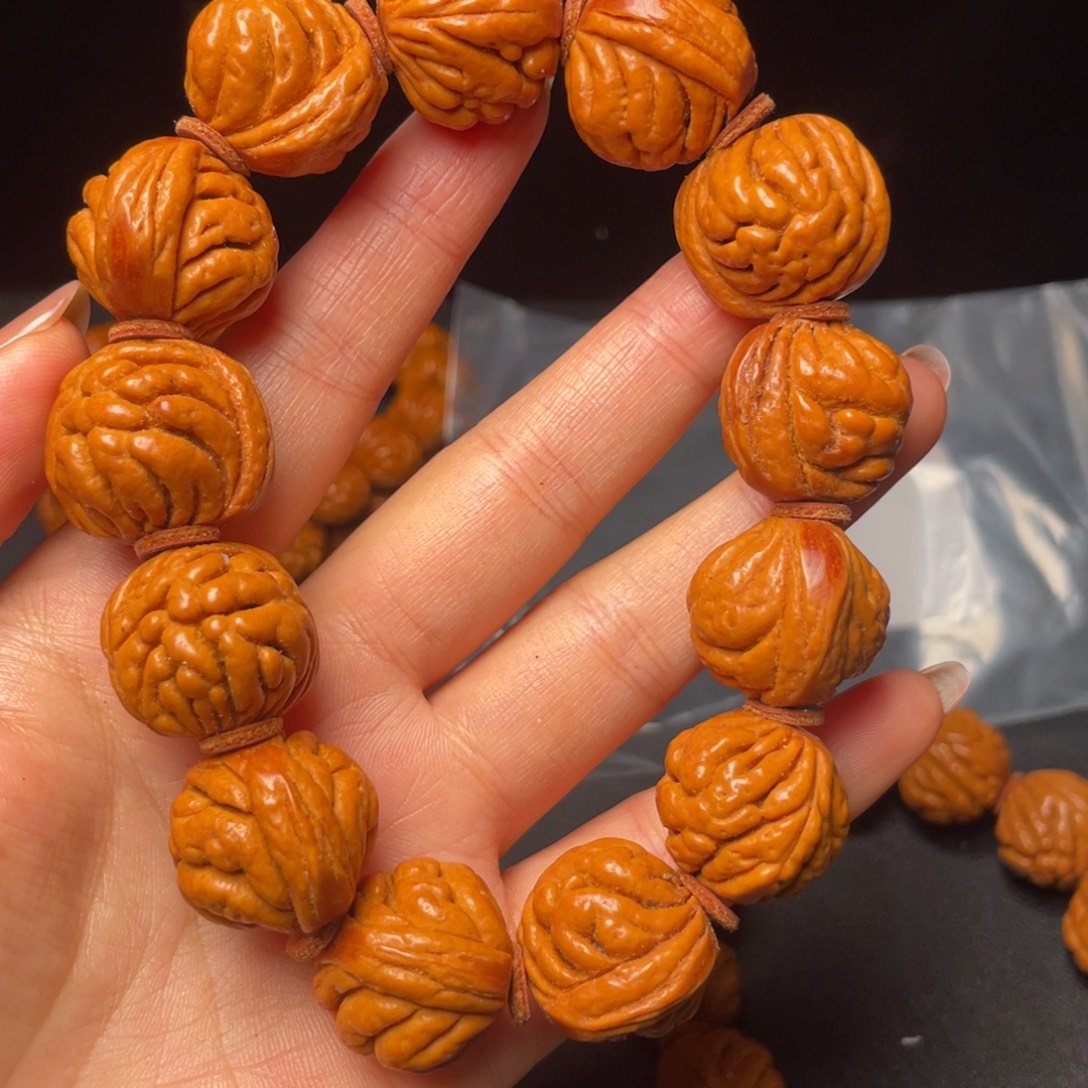 吊坠桃核红红火火