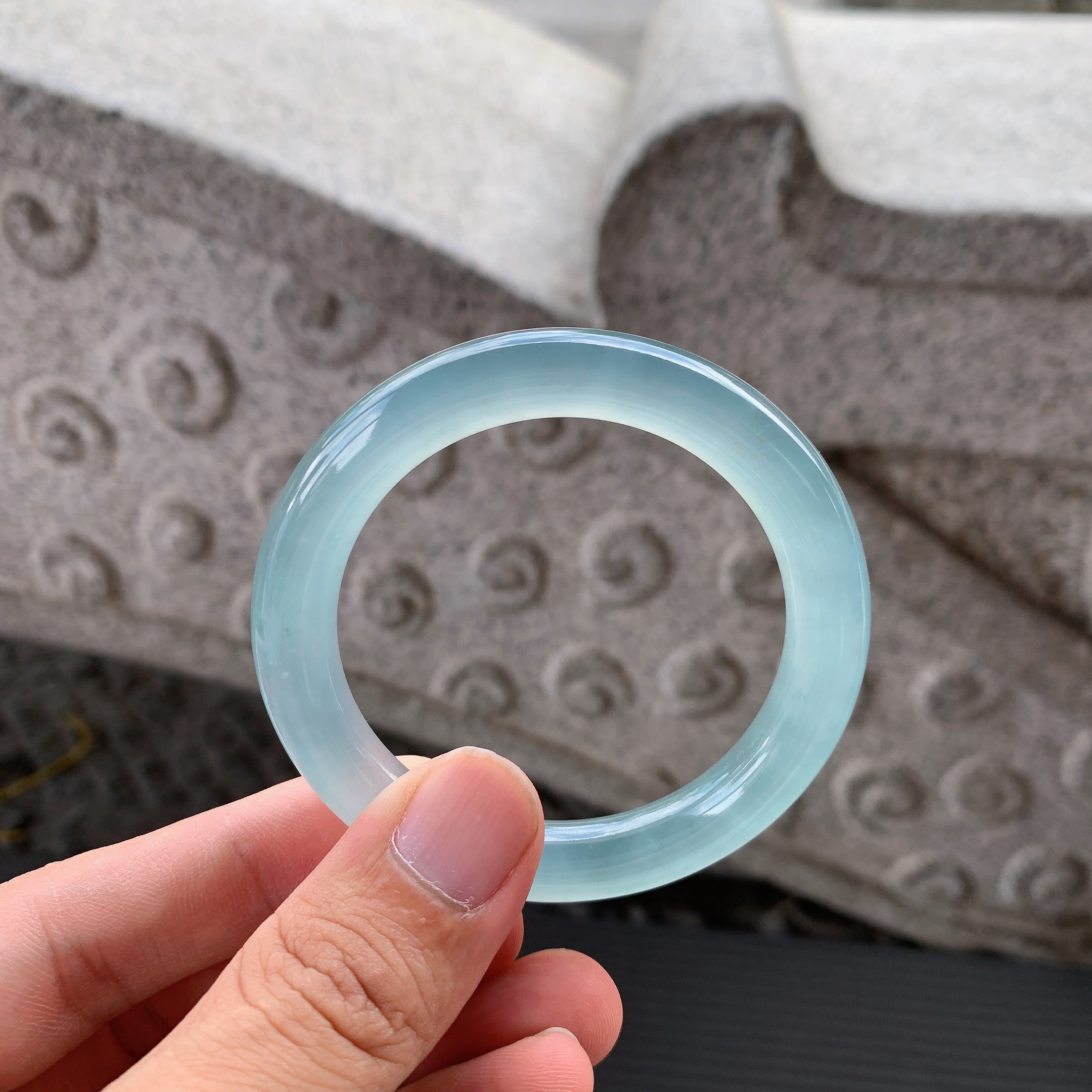 52.5-10-10缅甸天然翡翠A货冰种天空蓝圆条纯净起胶果冻感手镯