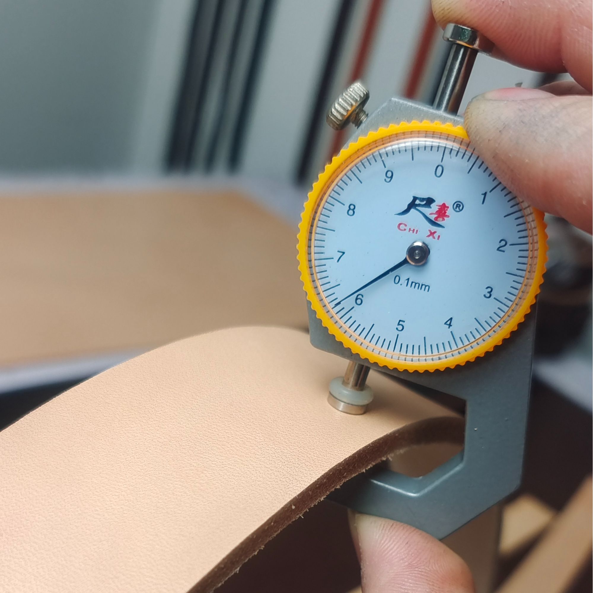 4.5-6.5无扣头现场切割整张单层头层牛皮做皮带半成品腰带