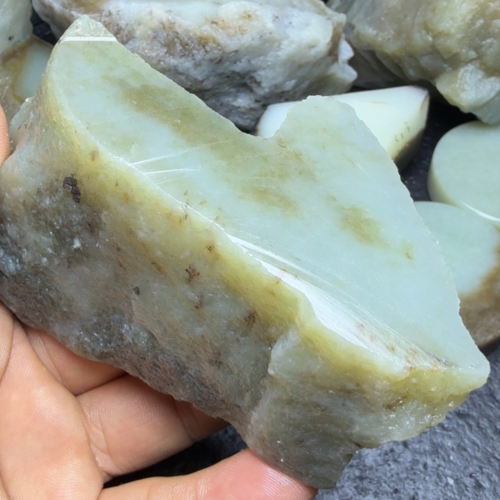 和田玉（糖玉）未镶嵌珠宝奇石