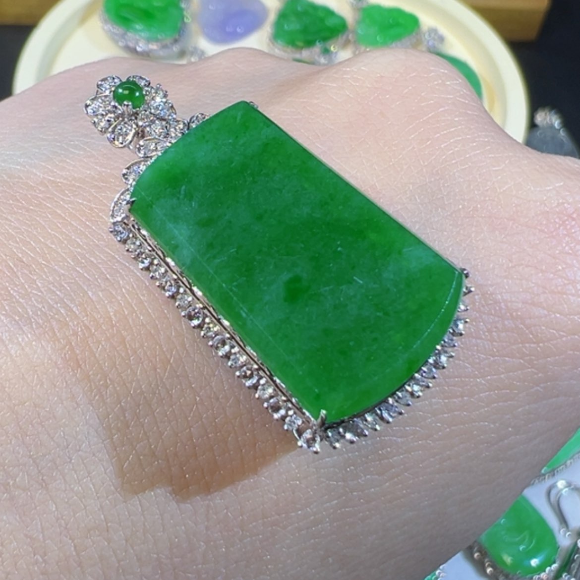 【闪购商品】翡翠吊坠(不含链)18K金镶嵌缅甸翡翠无事牌