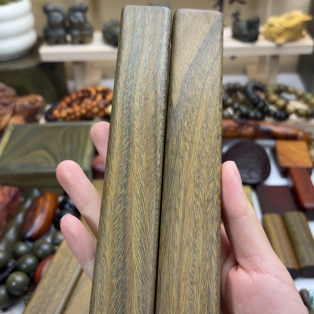 出***筒木绿檀木料工艺品