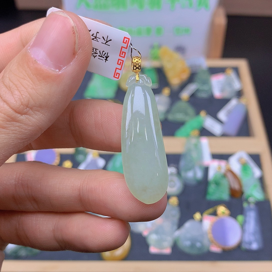 翡翠颈饰18K金镶嵌翡翠