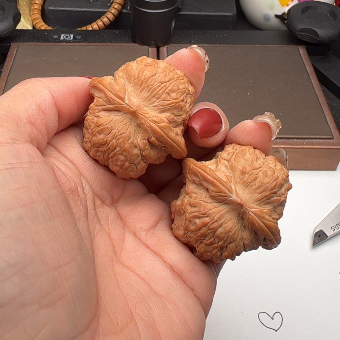 文玩核桃吊坠滢血麒麟39