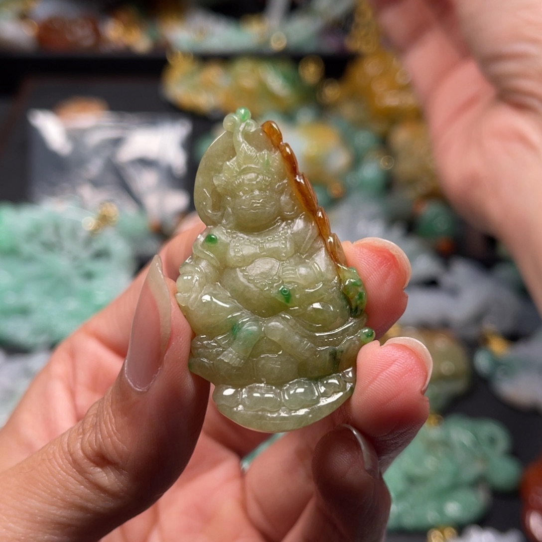 翡翠未镶嵌颈饰vvvvvcvvvvvvvv