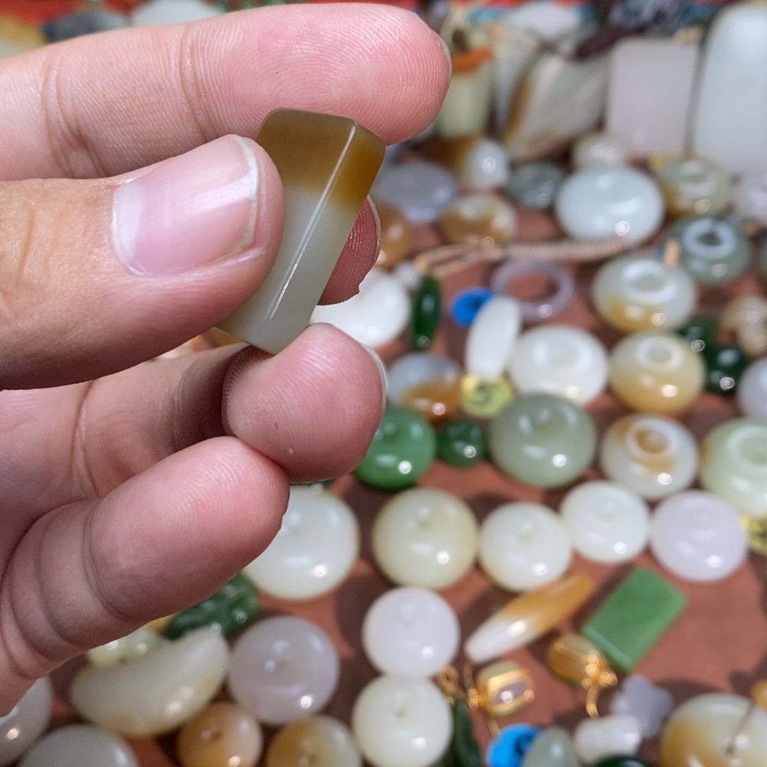 和田玉未镶嵌吊坠(不含链)