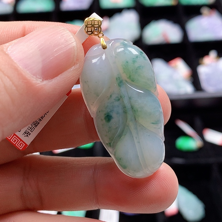 颈饰18K金镶嵌翡翠