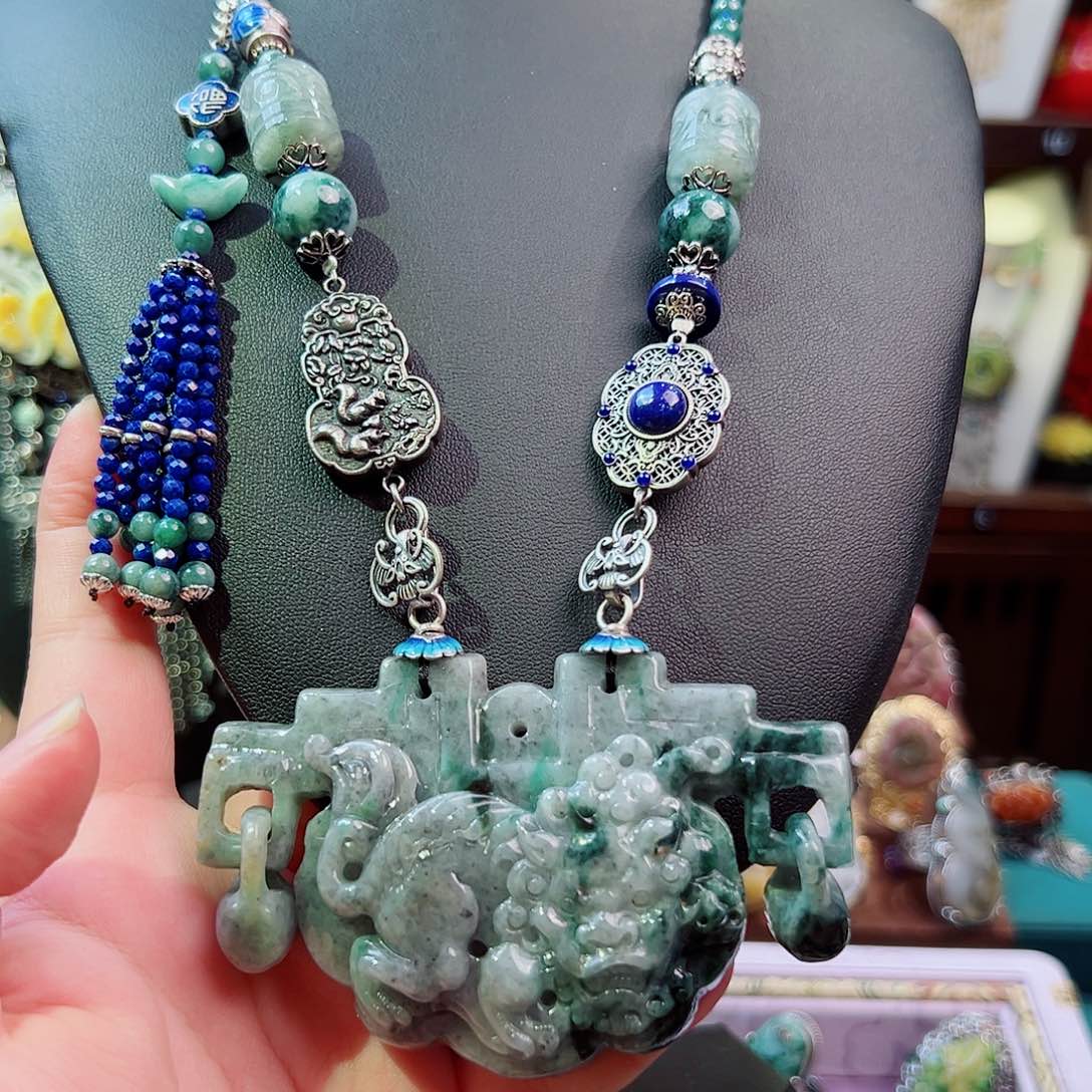 颈饰翡翠未镶嵌国风