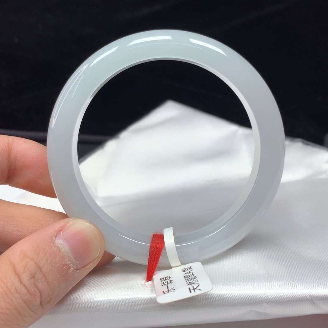 翡翠手镯（圆镯）未镶嵌55.7