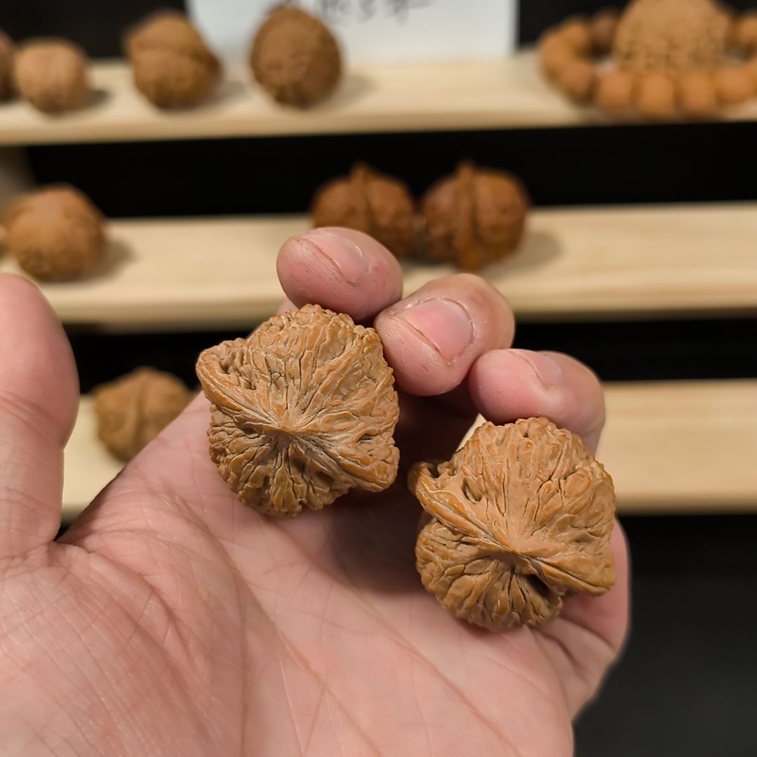 文玩核桃吊坠36绣球