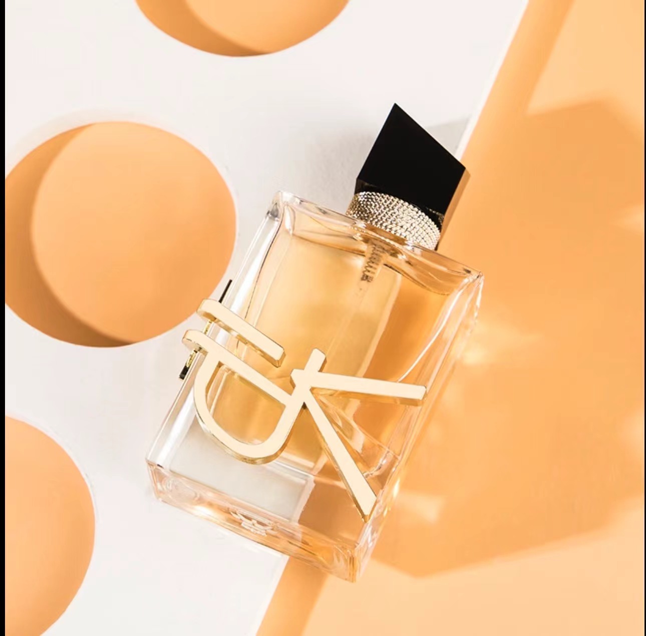 【自由之水】的独特香氛 —馥奇东方调持久清新花香魅力