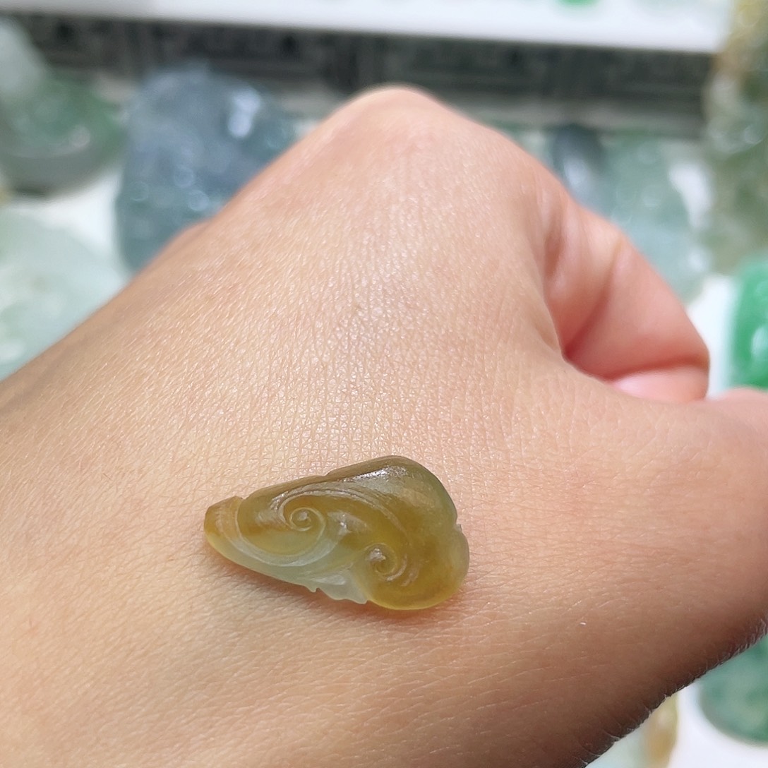定制翡翠未镶嵌黄翡小如意