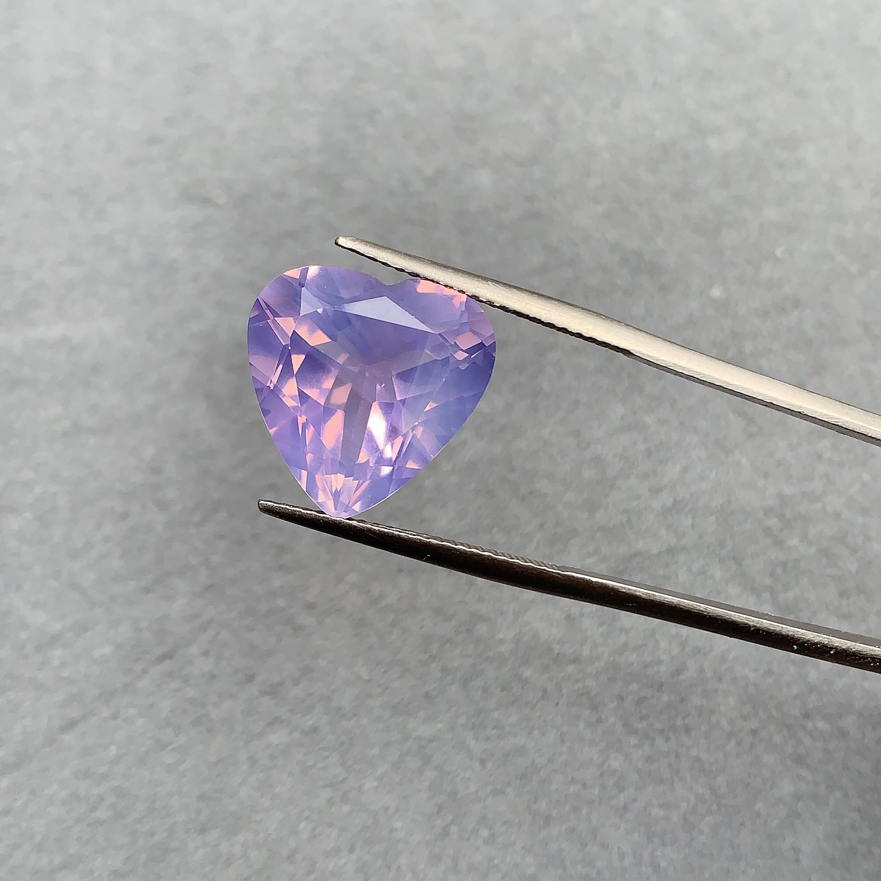 天然梦幻紫薰衣草紫水晶裸石 满火彩心形10.23ct尺寸14.88*14.8