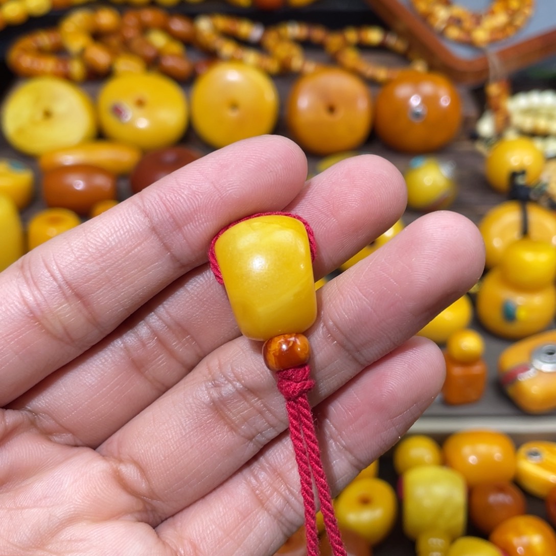 男***花蜜蜡未镶嵌裸石直径15