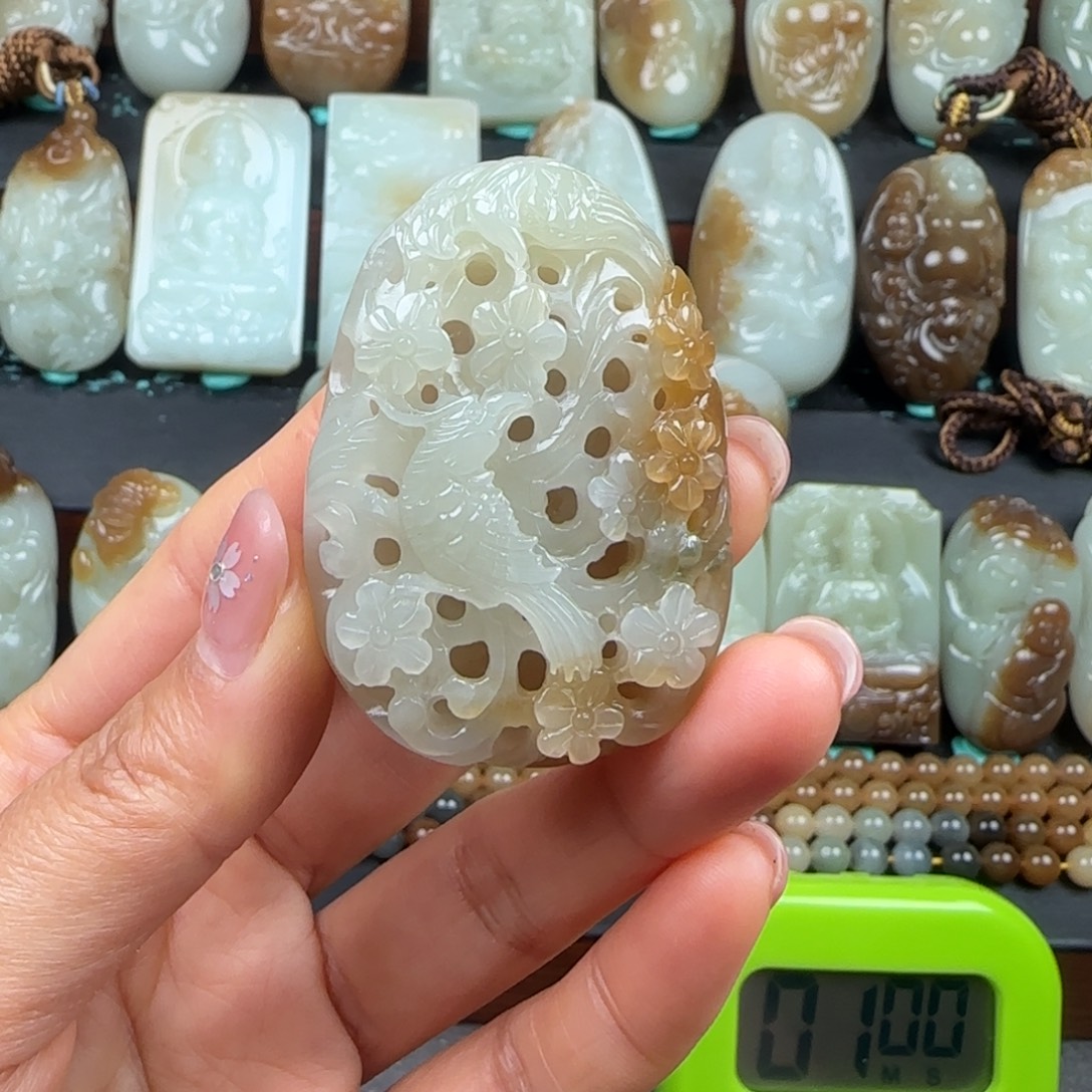 用***8和田玉未镶嵌挂件