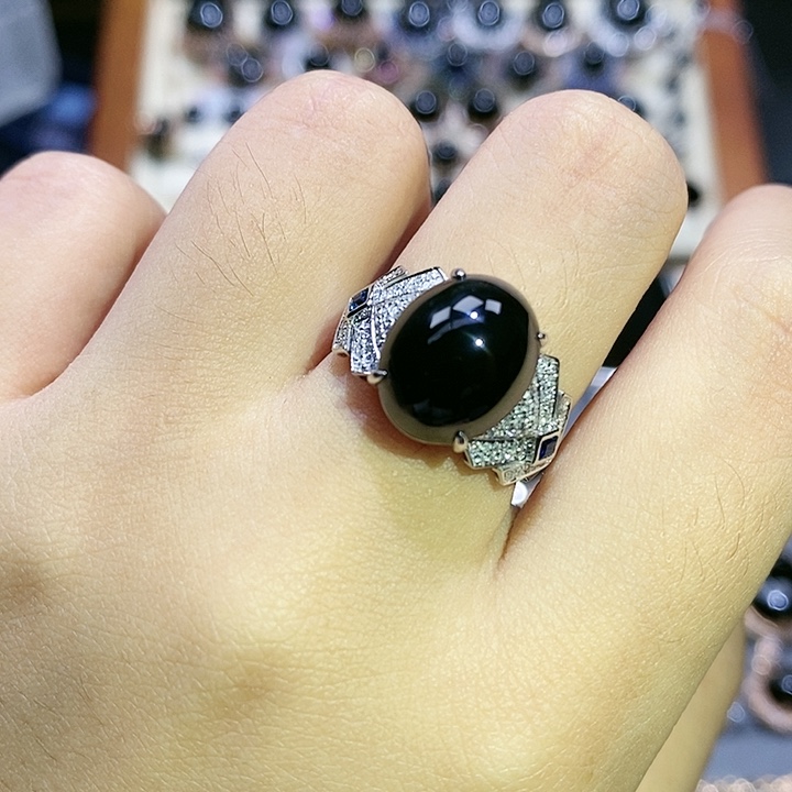 18K金镶嵌戒指翡翠