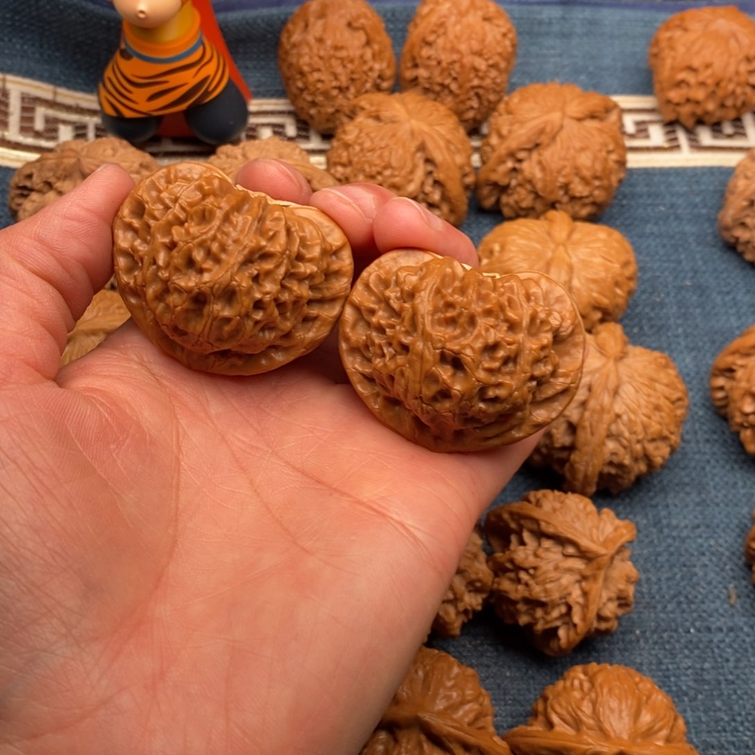 文玩核桃把件44桃心宫灯