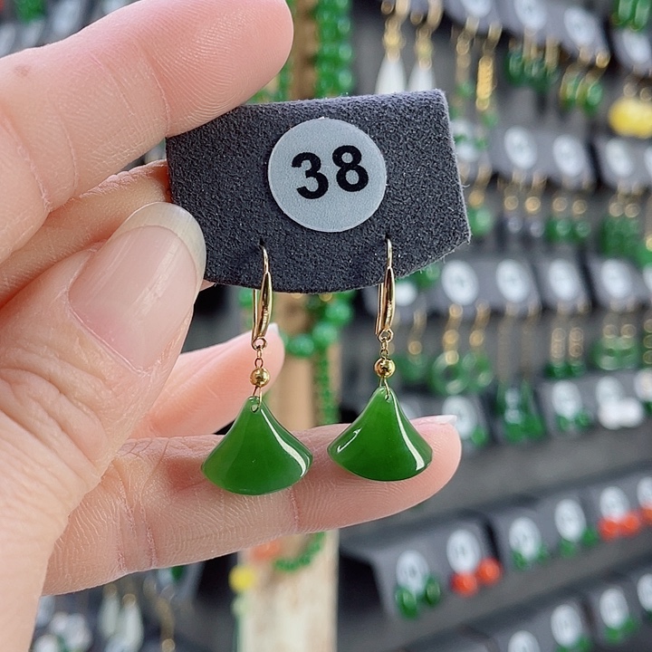 18K金镶嵌和田玉耳饰