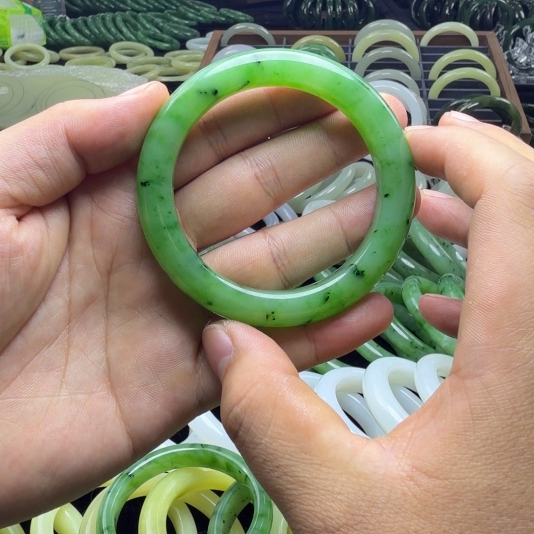 泼***贵和田玉未镶嵌车挂