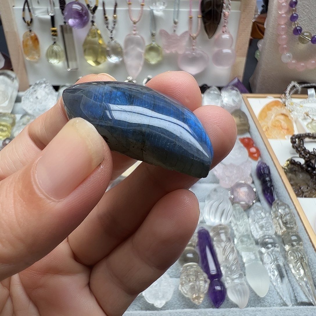 颈饰未镶嵌水晶吊坠