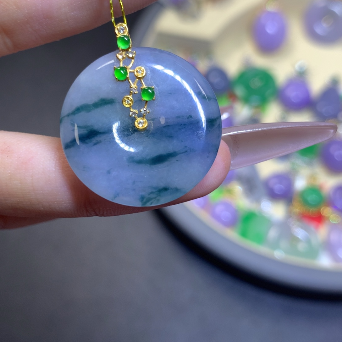 翡翠18K金镶嵌颈饰