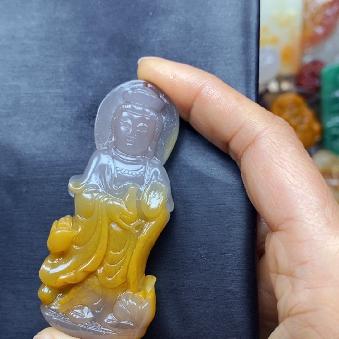 石英质玉（黄龙玉）颈饰未镶嵌