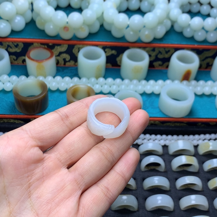 闫***麒和田玉未镶嵌戒指