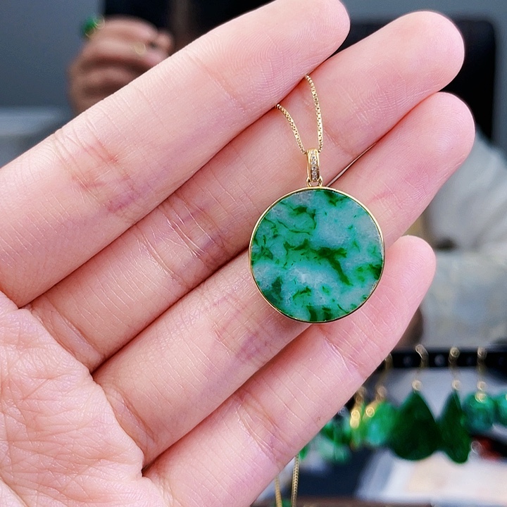 翡翠颈饰18K金镶嵌饰品