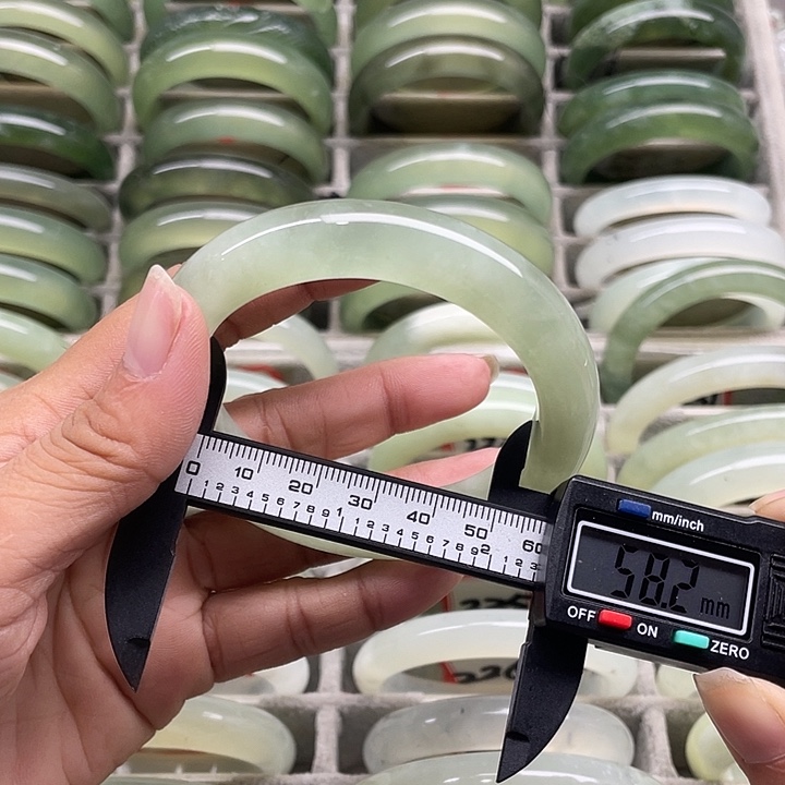 未镶嵌蛇纹石玉手镯210