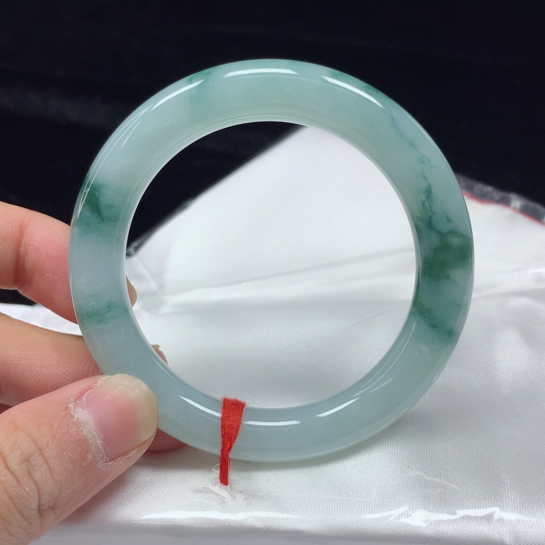 翡翠手镯（圆镯）未镶嵌52.8