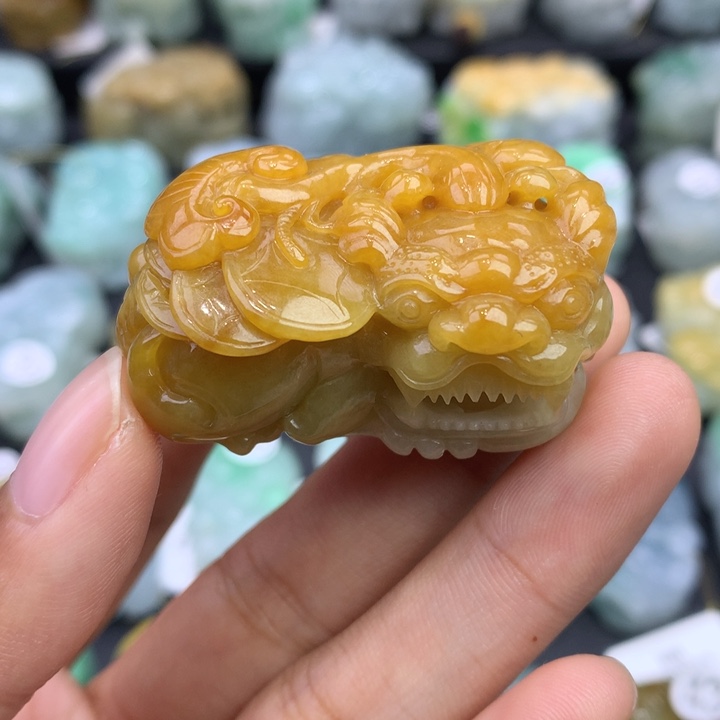 翡翠颈饰未镶嵌尼***克天然缅甸翡翠