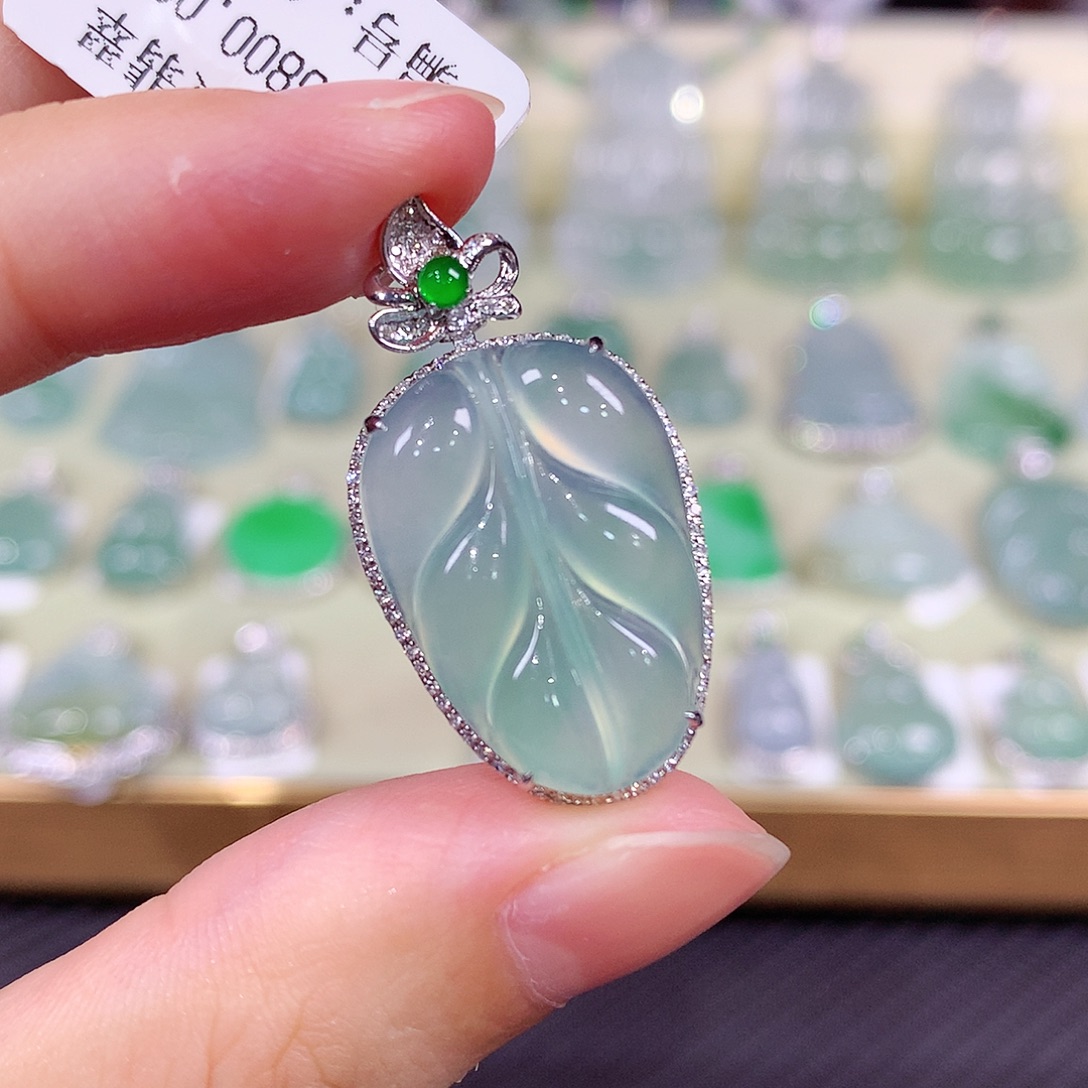 ****ヾ翡翠18K金镶嵌颈饰叶子