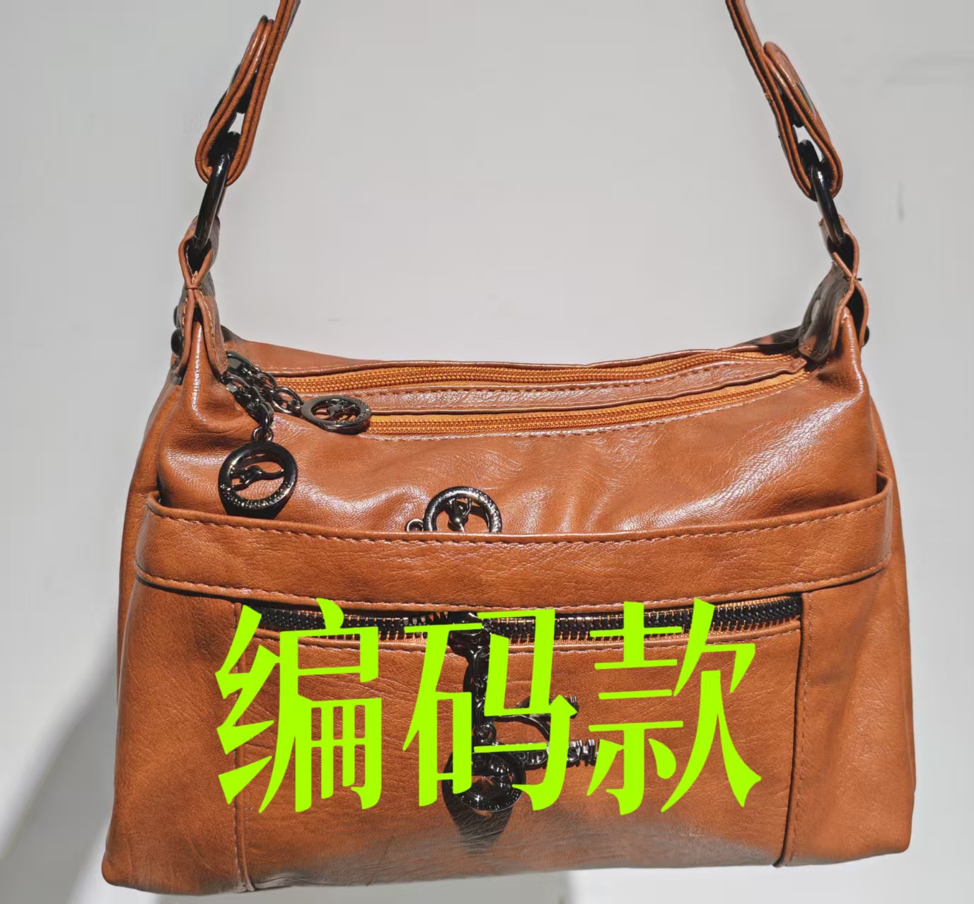 拉链耐磨可折叠中性风软面斜挎包轻奢时尚单肩