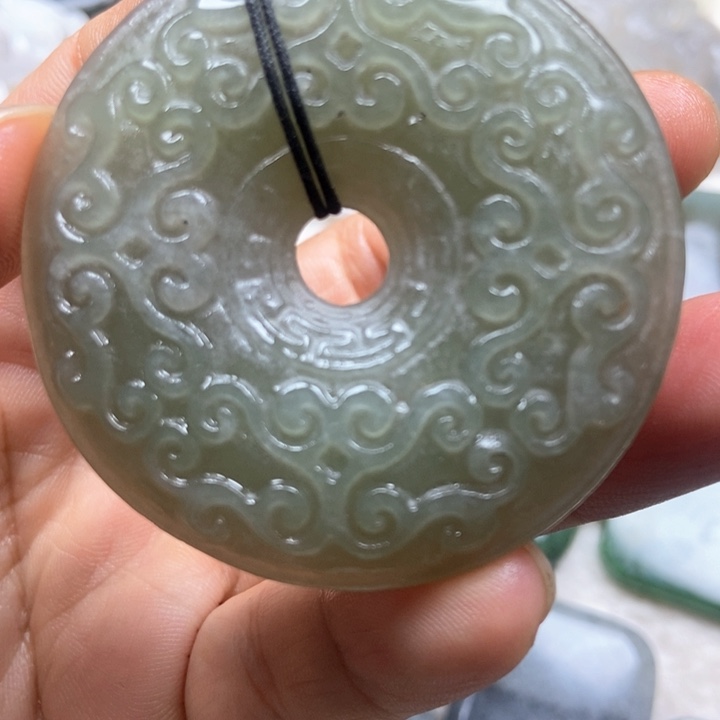 颈饰未镶嵌和田玉（白玉）