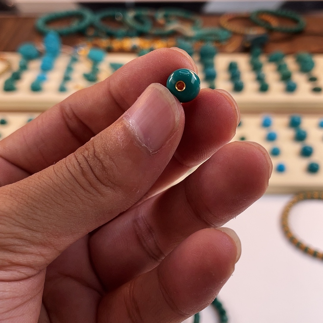 未镶嵌绿松石颈饰