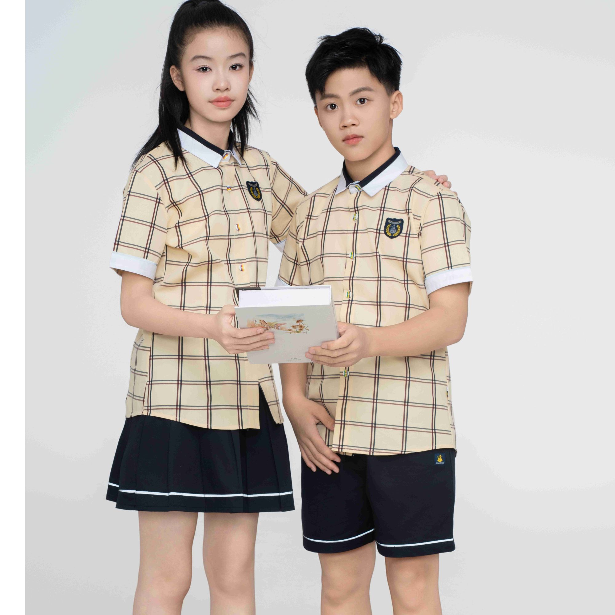 南宁市校服｛格子短袖｝女短上衣