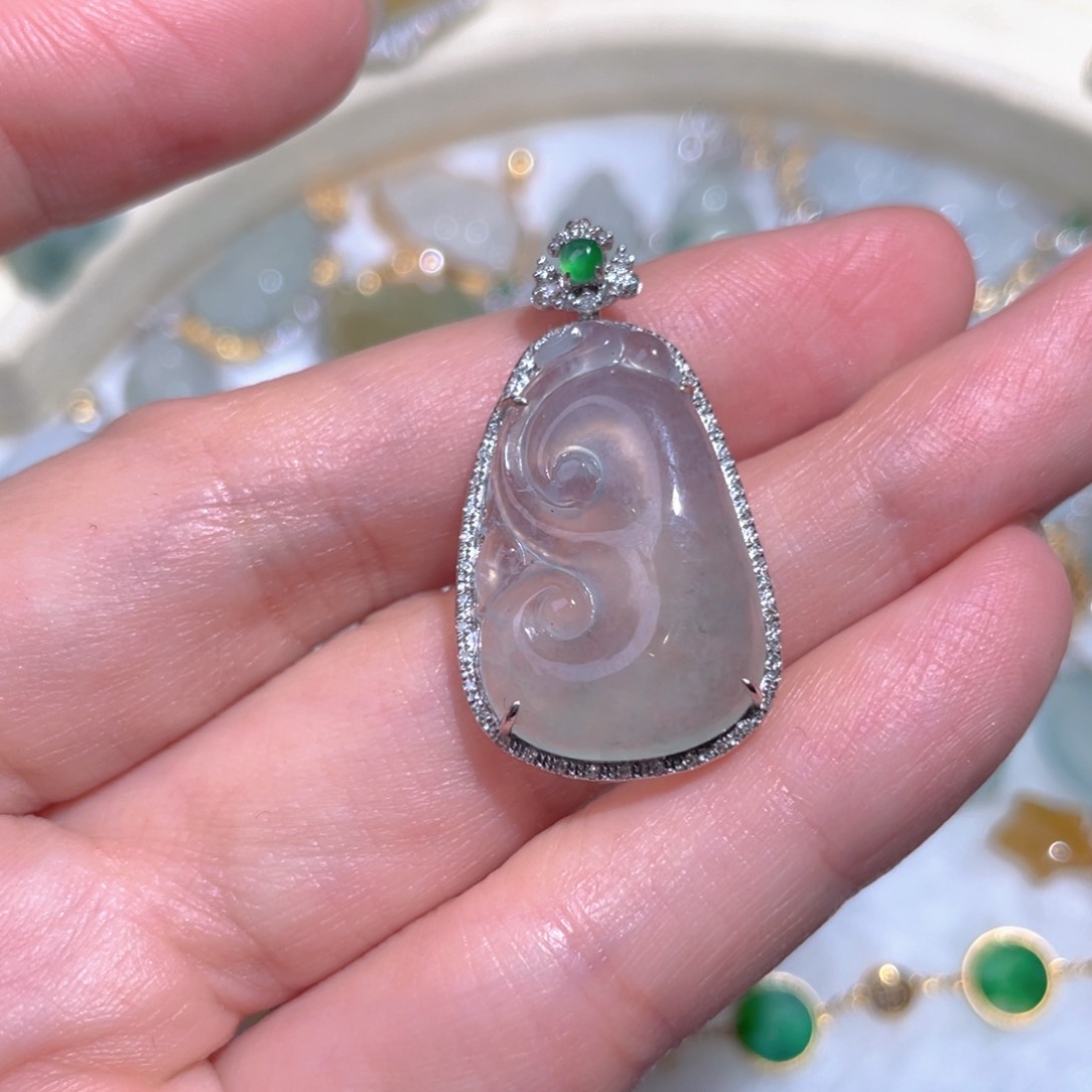 翡翠颈饰18K金镶嵌翡翠