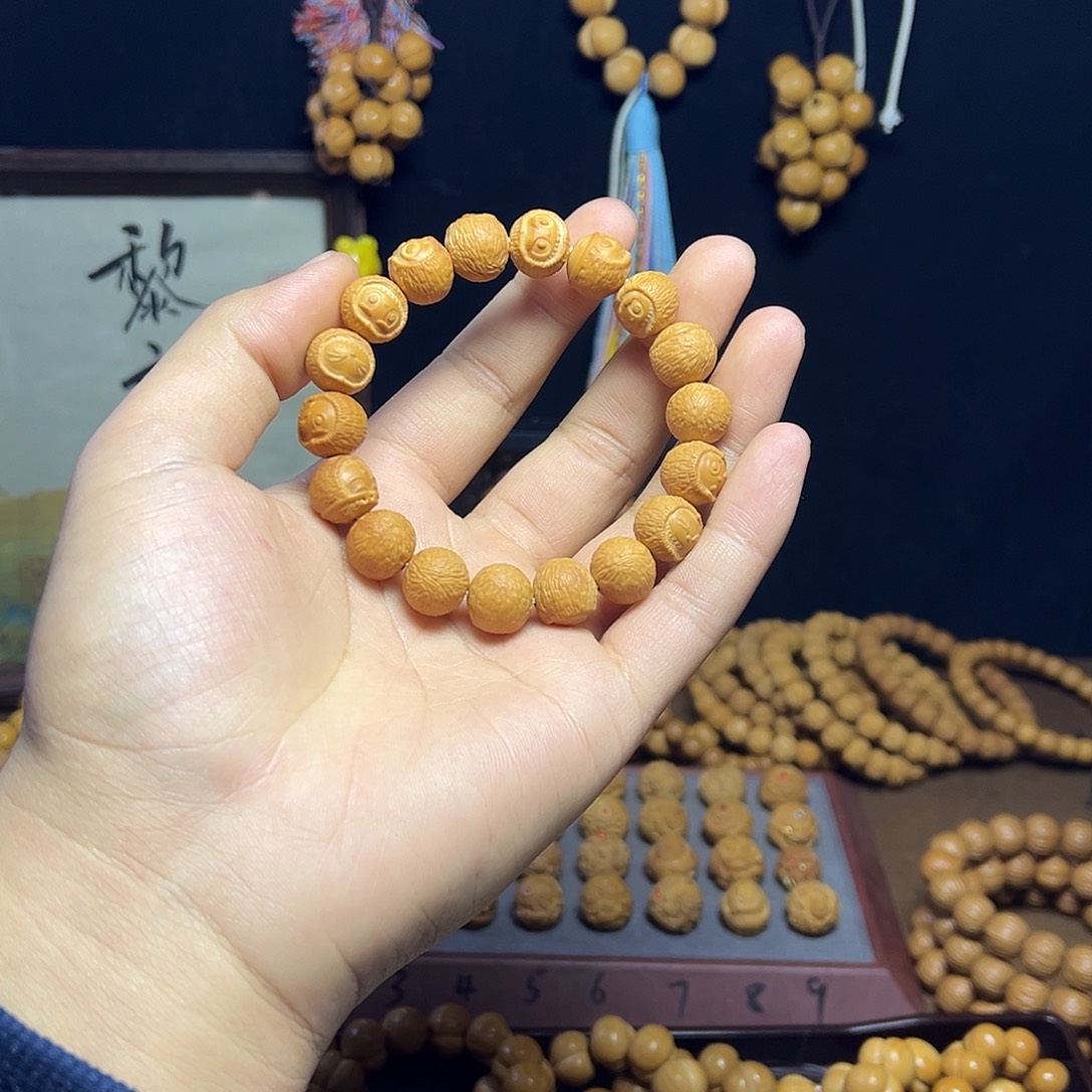 關***_吊坠猴头核桃拉布布