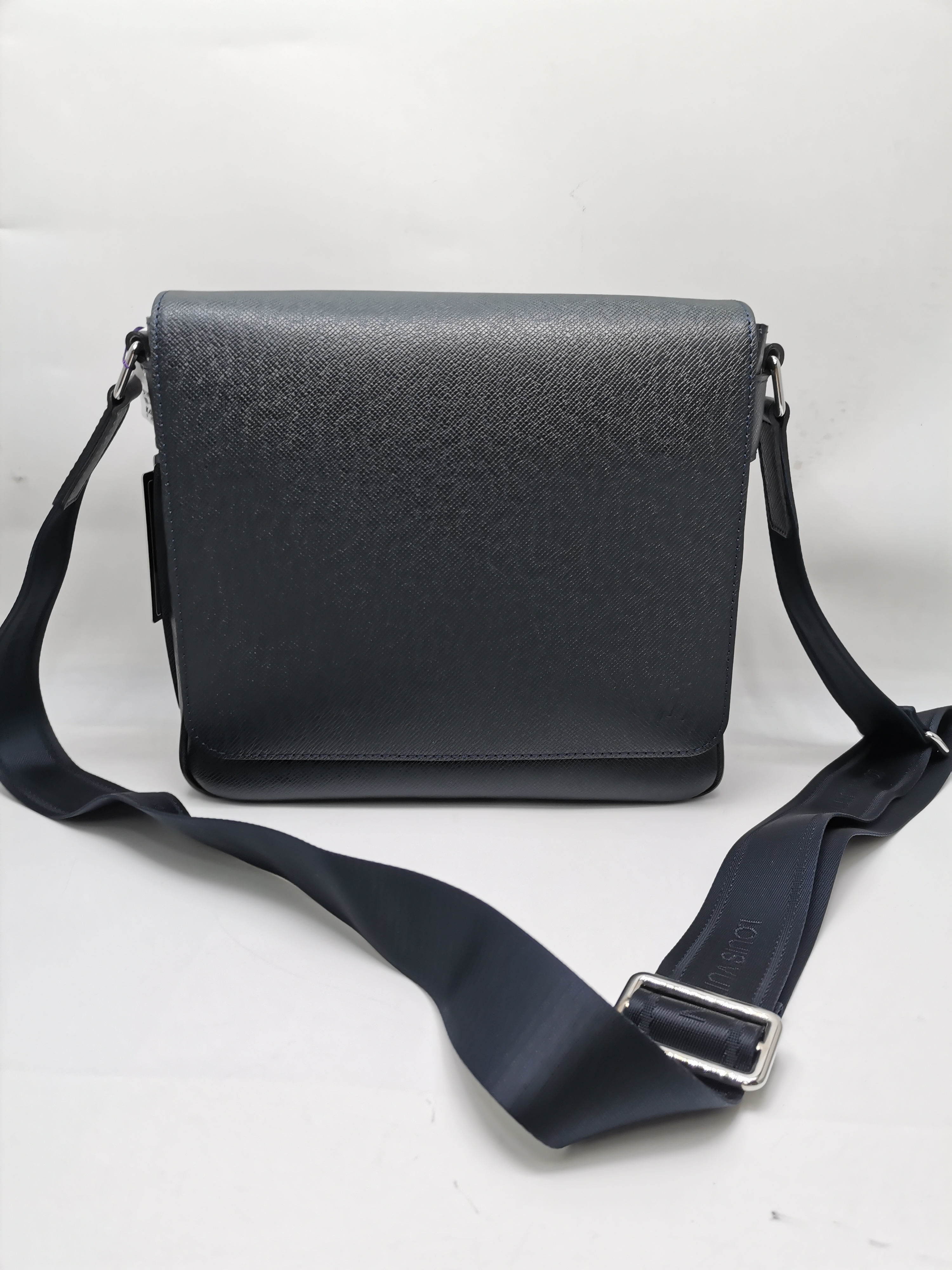 99新 LouisVuitton/路易威登  18004 LV黑色全皮翻盖斜挎包