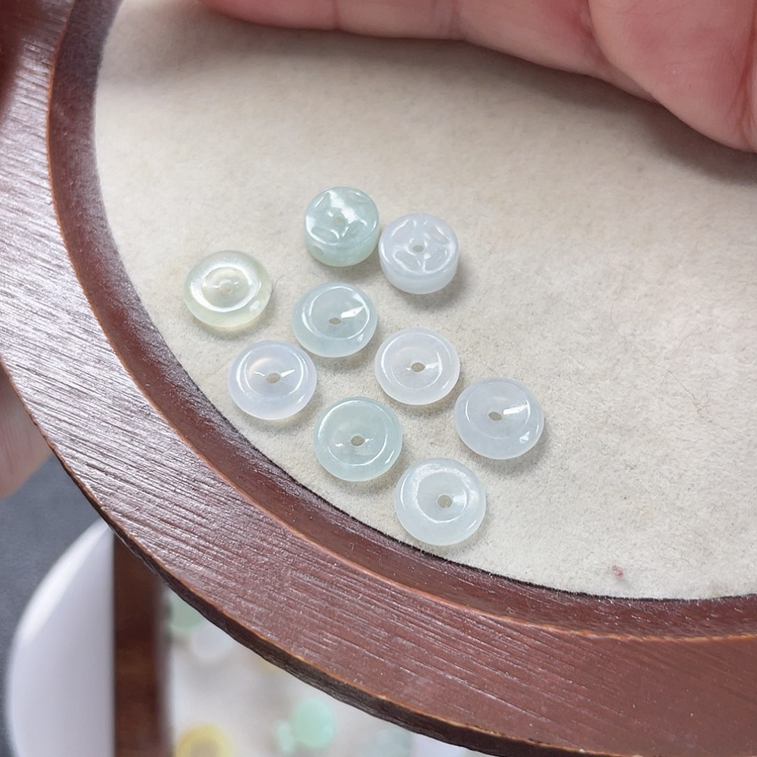 『***』翡翠未镶嵌颈饰小扣子