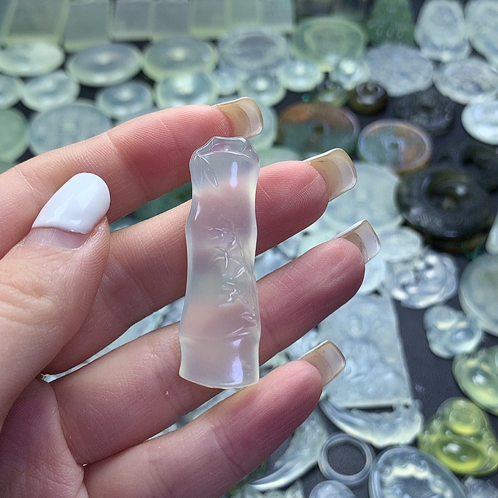 未镶嵌岫玉颈饰竹节