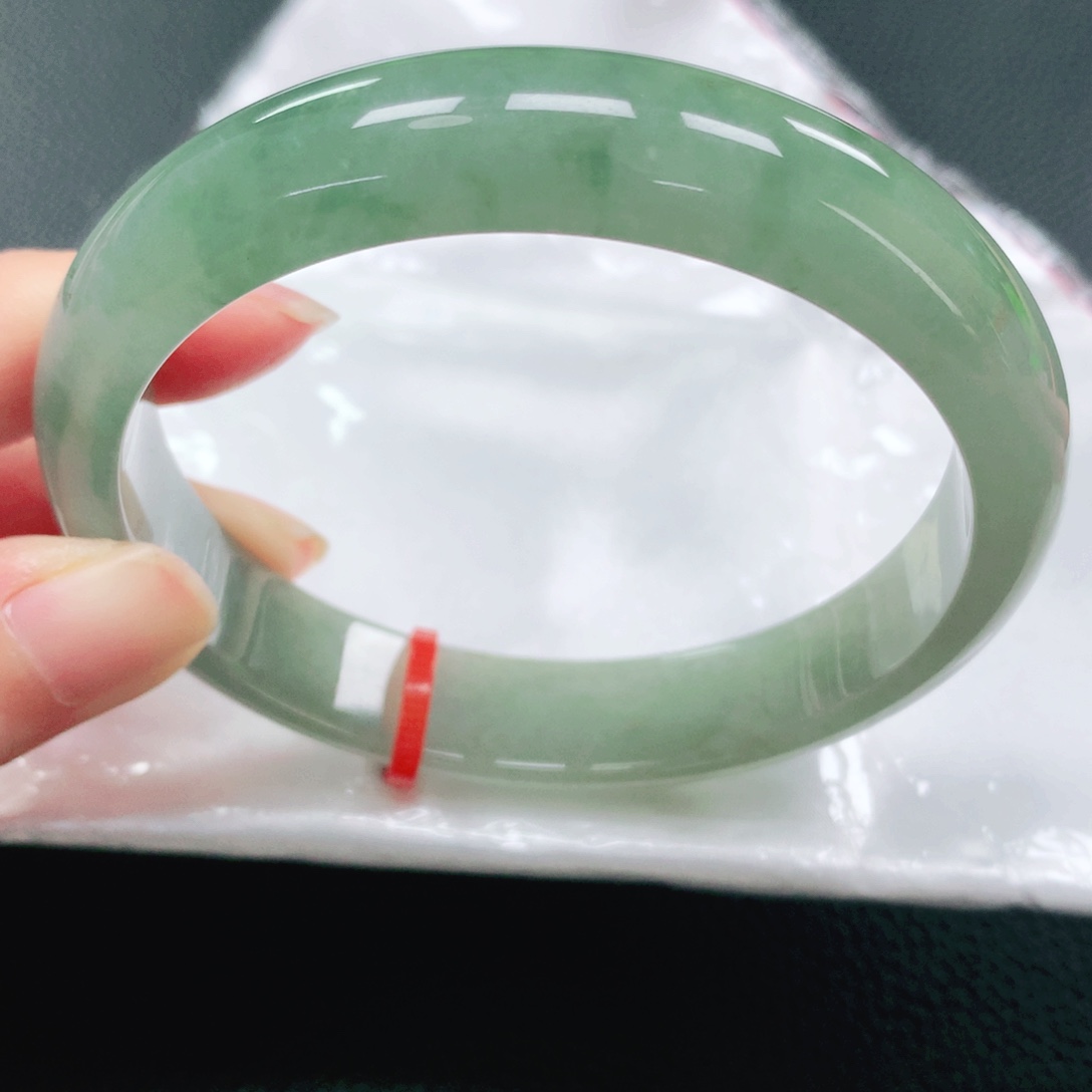 翡翠手镯未镶嵌63圈