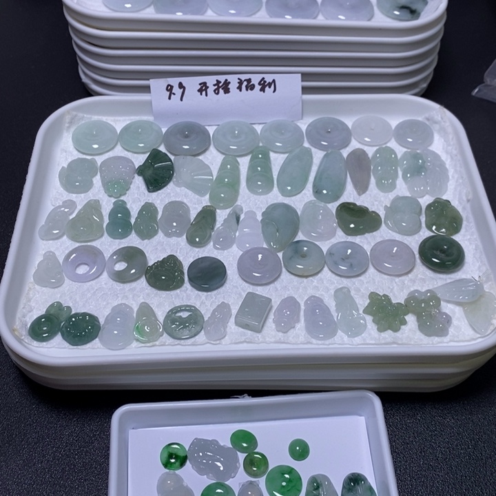 吊坠(不含链)未镶嵌翡翠