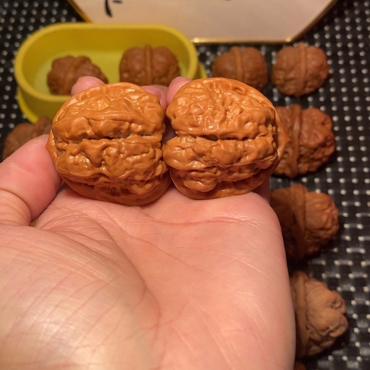 *****文玩核桃把件四开背大腿