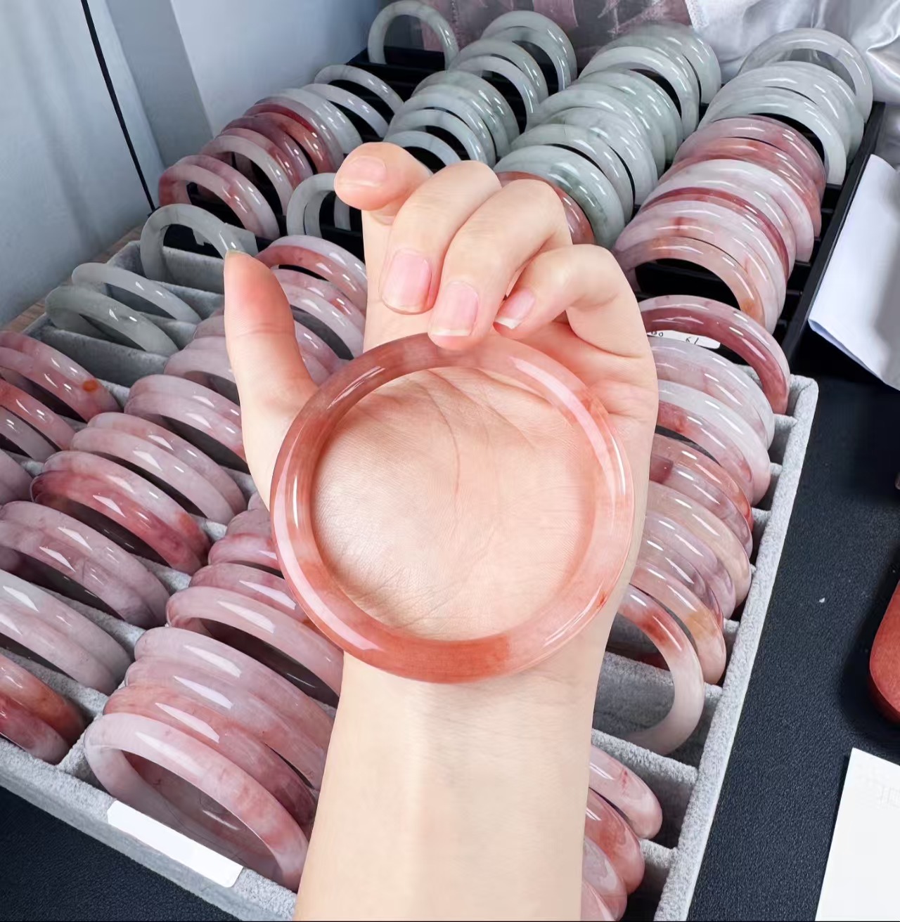 【显温柔】金丝玉桃花酿手镯多样性发一温柔时尚气质款