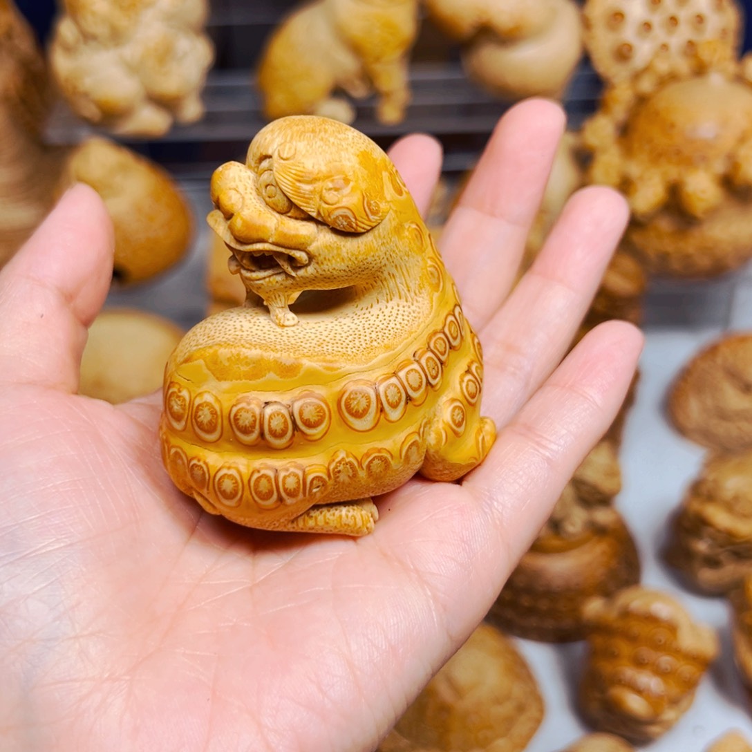 竹根雕竹雕貔貅。            