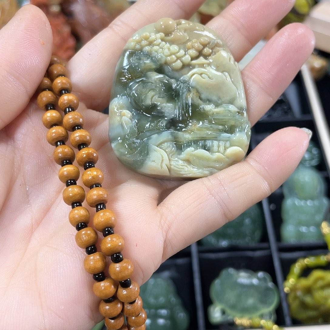 蛇纹石玉颈饰未镶嵌